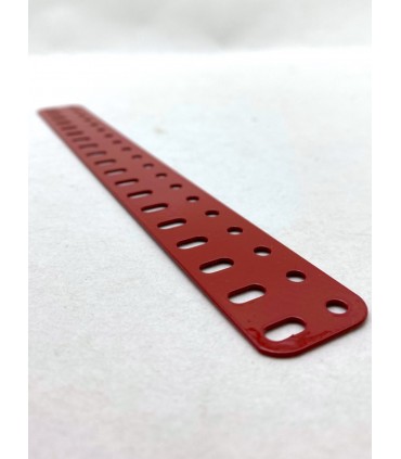 Flat girder 19 holes red